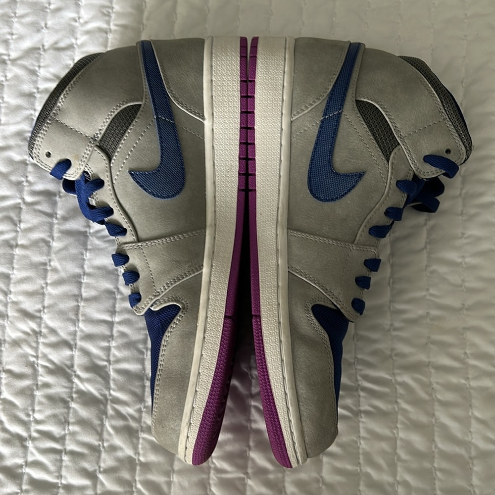 Nike Air Jordan 1 Mid Sneakers, Mens size 10 - Picture 3 of 14